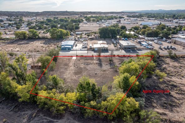 655 S Dustin Rd, Farmington, NM 87401